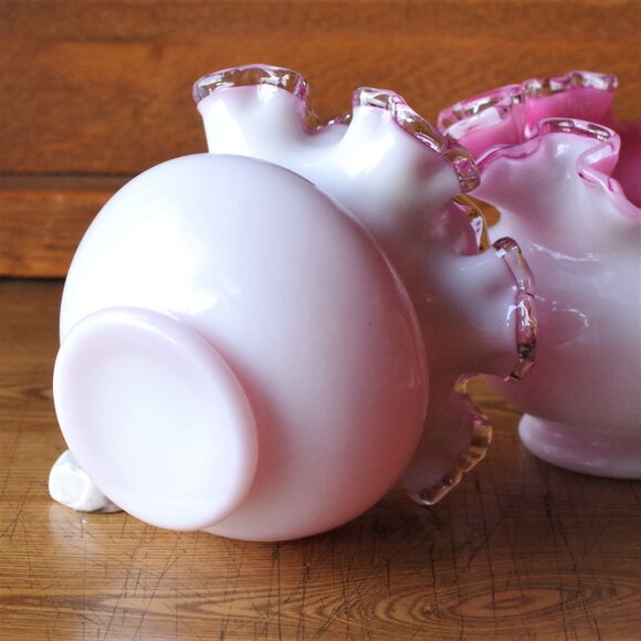 Vintage Fenton Peach Crest Vase 4" Ruffled Pink and Clear Glass Vase, Pi… - Picture 4 of 4